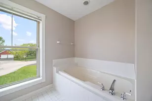 1443 Sunflower Ct, Grayslake, IL 60030 - Photo 25