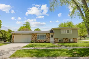 425 Lisa Ln, Streamwood, IL 60107 - Photo 7