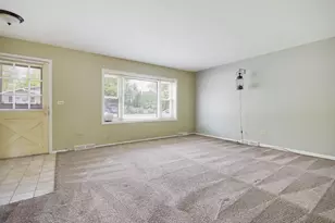 425 Lisa Ln, Streamwood, IL 60107 - Photo 9