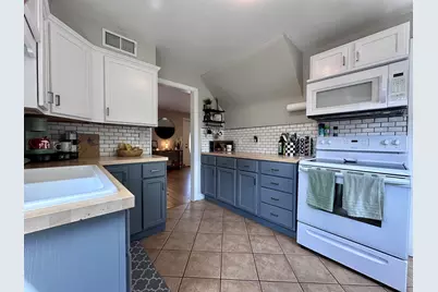 1308 11th Avenue, Sterling, IL 61081 - Photo 3