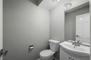5039 Chambers Dr, Hoffman Estates, IL 60010 - Photo 7