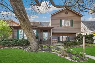 9617 E Shore Dr, Oak Lawn, IL 60453 - Photo 1