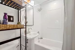 1329 W Addison St, Chicago, IL 60613 - Photo 9