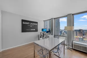 111 E Chestnut St, Chicago, IL 60611 - Photo 9
