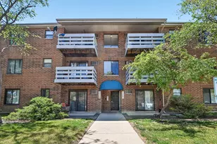 1319 N Winslowe Dr, Palatine, IL 60074 - Photo 1
