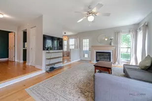 352 Fairfax Ln, Grayslake, IL 60030 - Photo 9