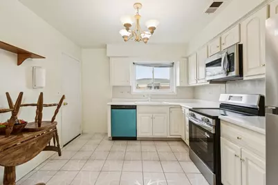 702 Cobblestone Circle #D, Glenview, IL 60025 - Photo 11
