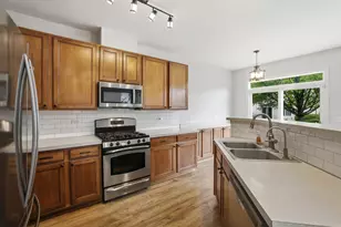 2246 Pembridge Dr, Lake in the Hills, IL 60156 - Photo 9