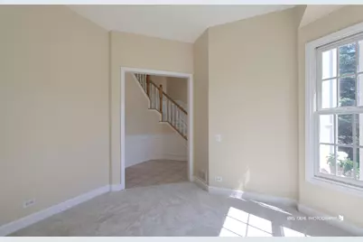 1096 Chesapeake Boulevard, Grayslake, IL 60030 - Photo 5
