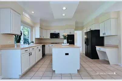 1096 Chesapeake Boulevard, Grayslake, IL 60030 - Photo 11