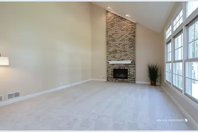 1096 Chesapeake Boulevard, Grayslake, IL 60030 - Photo 15