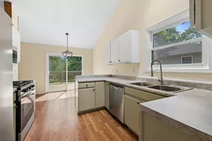 204 Brandywine Dr, Poplar Grove, IL 61065 - Photo 5