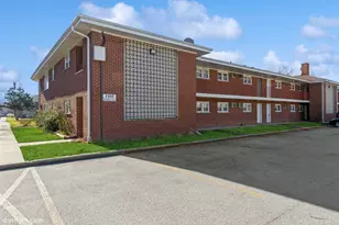 1105 Holiday Ln, Des Plaines, IL 60016 - Photo 1