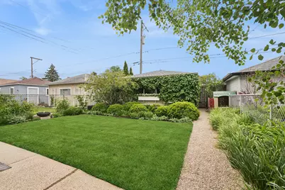 5339 W Berenice Avenue, Chicago, IL 60641 - Photo 19
