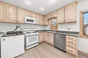 8719 Olympic Dr, Bridgeview, IL 60455 - Photo 9