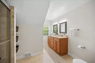326 Jeffery Ln, Northfield, IL 60093 - Photo 25