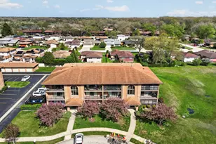 11111 Heritage Dr, Palos Hills, IL 60465 - Photo 3