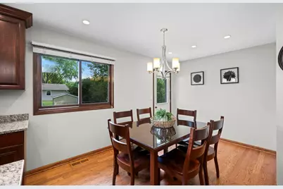 4095 Victoria Drive, Hoffman Estates, IL 60192 - Photo 7
