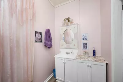 2022 Iowa Street, Davenport, IA 52803 - Photo 9