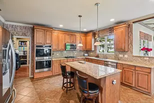 2185 Henning Ln, Yorkville, IL 60560 - Photo 11