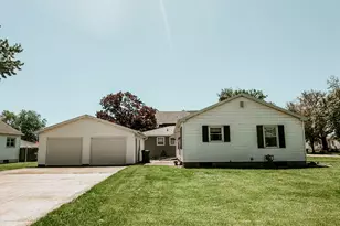 111 6th Ave, Mendota, IL 61342 - Photo 3