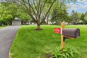5N780 Kingswood Dr, Saint Charles, IL 60175 - Photo 3