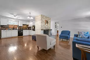 635 S Springinsguth Rd, Schaumburg, IL 60193 - Photo 3