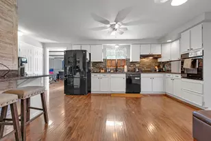635 S Springinsguth Rd, Schaumburg, IL 60193 - Photo 5