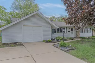 635 S Springinsguth Rd, Schaumburg, IL 60193 - Photo 1