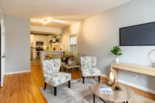 3729 N Clifton Ave, Chicago, IL 60613 - Photo 3