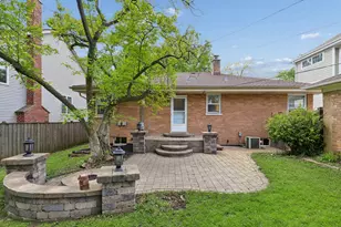 893 S Poplar Ave, Elmhurst, IL 60126 - Photo 17