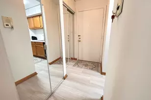 5 Oak Creek Dr, Buffalo Grove, IL 60089 - Photo 3
