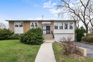 2808 Cherrywood Ln, Hazel Crest, IL 60429 - Photo 1