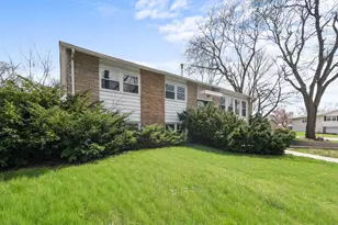 2808 Cherrywood Ln, Hazel Crest, IL 60429 - Photo 13