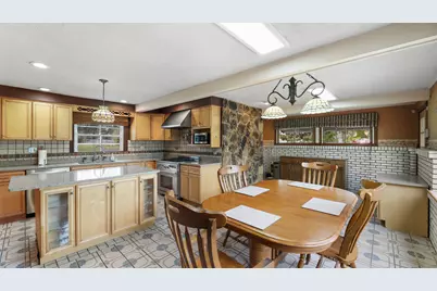 380 Forest Preserve Drive, Wood Dale, IL 60191 - Photo 15
