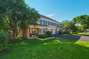 1934 N Charter Point Dr, Arlington Heights, IL 60004 - Photo 1