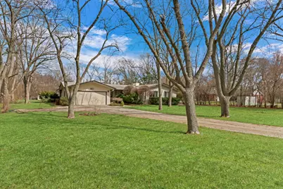 180 Crescent Knoll Drive, Green Oaks, IL 60048 - Photo 3