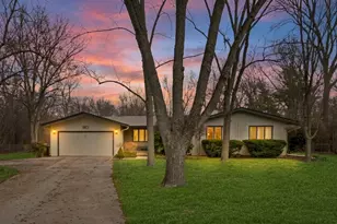 180 Crescent Knoll Dr, Green Oaks, IL 60048 - Photo 1