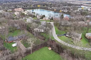 180 Crescent Knoll Dr, Green Oaks, IL 60048 - Photo 7