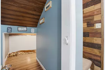 318 E Parkway Drive, Blue Grass, IA 52726 - Photo 15