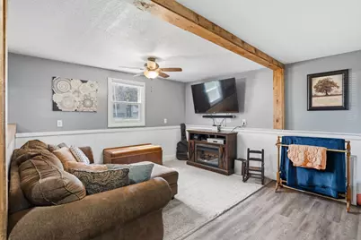 318 E Parkway Drive, Blue Grass, IA 52726 - Photo 17