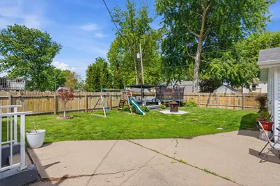 318 E Parkway Drive, Blue Grass, IA 52726 - Photo 23