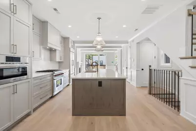 2202 N Leavitt Street #2, Chicago, IL 60647 - Photo 9