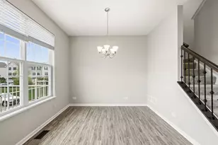 541 Cimmaron Cir, Crystal Lake, IL 60012 - Photo 5