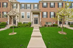 541 Cimmaron Cir, Crystal Lake, IL 60012 - Photo 1