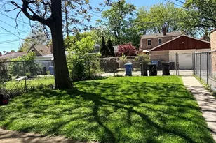 8534 S Bennett Ave, Chicago, IL 60617 - Photo 7