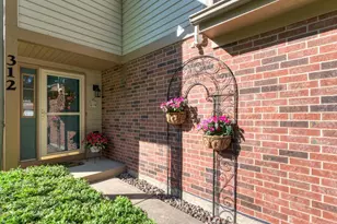 312 Cromwell Ct, Westmont, IL 60559 - Photo 3