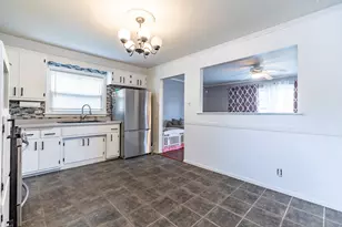 517 N Manchester Dr, Chicago Heights, IL 60411 - Photo 9