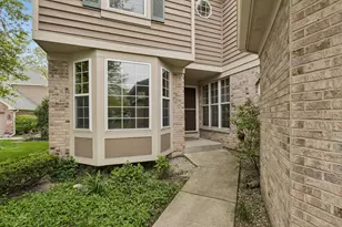16 Wimbledon Ct, Lincolnshire, IL 60069 - Photo 3