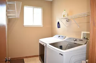908 Angelica Cir, Joliet, IL 60431 - Photo 9
